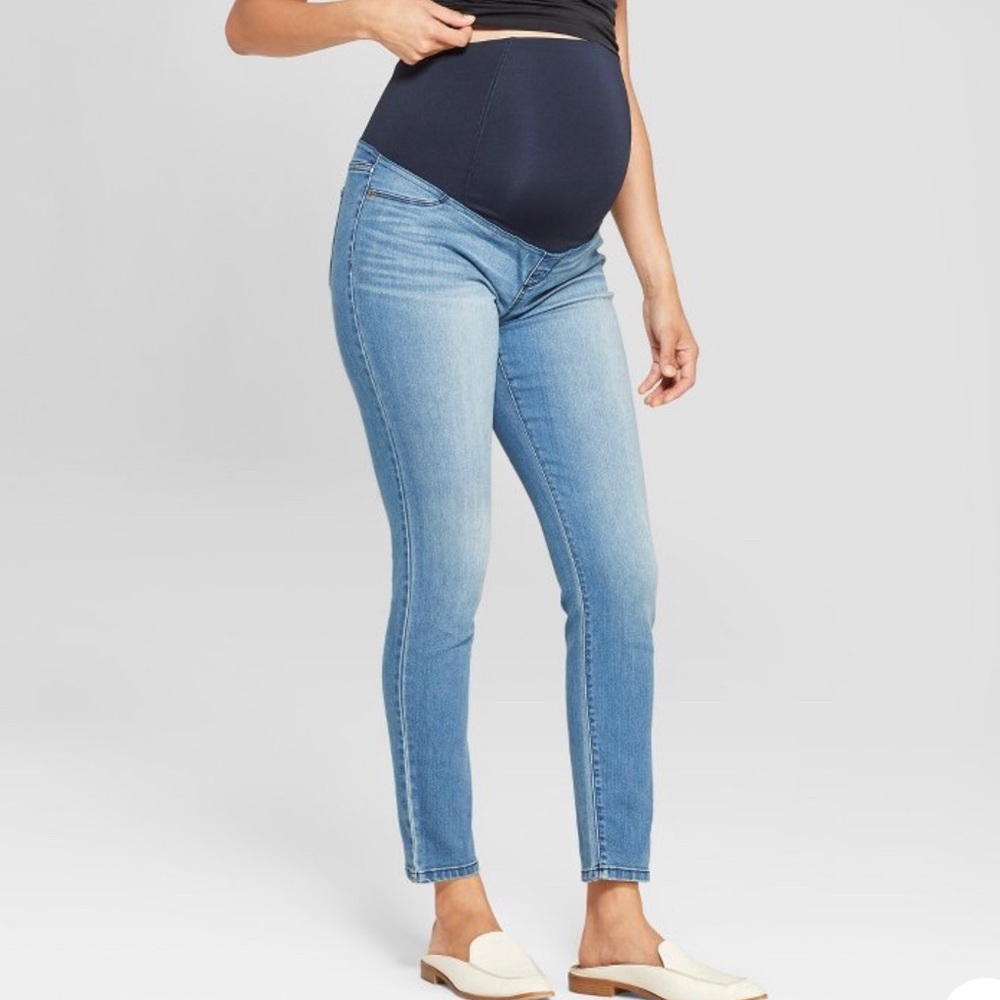 Isabel Maternity Jegging By Ingrid & Isabel 
Over Belly Size4/27R